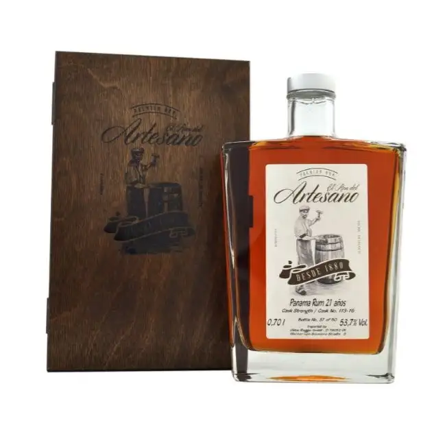 Hochauflösendes Bild von El Ron del Artesano Panama Rum 21 años