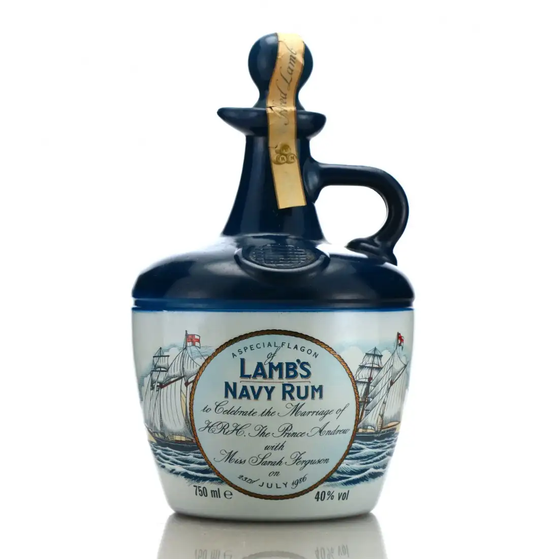 Hochauflösendes Bild von Alfred Lamb‘s Navy Rum Decanter (Royal Wedding Andrew and Sarah) 1986