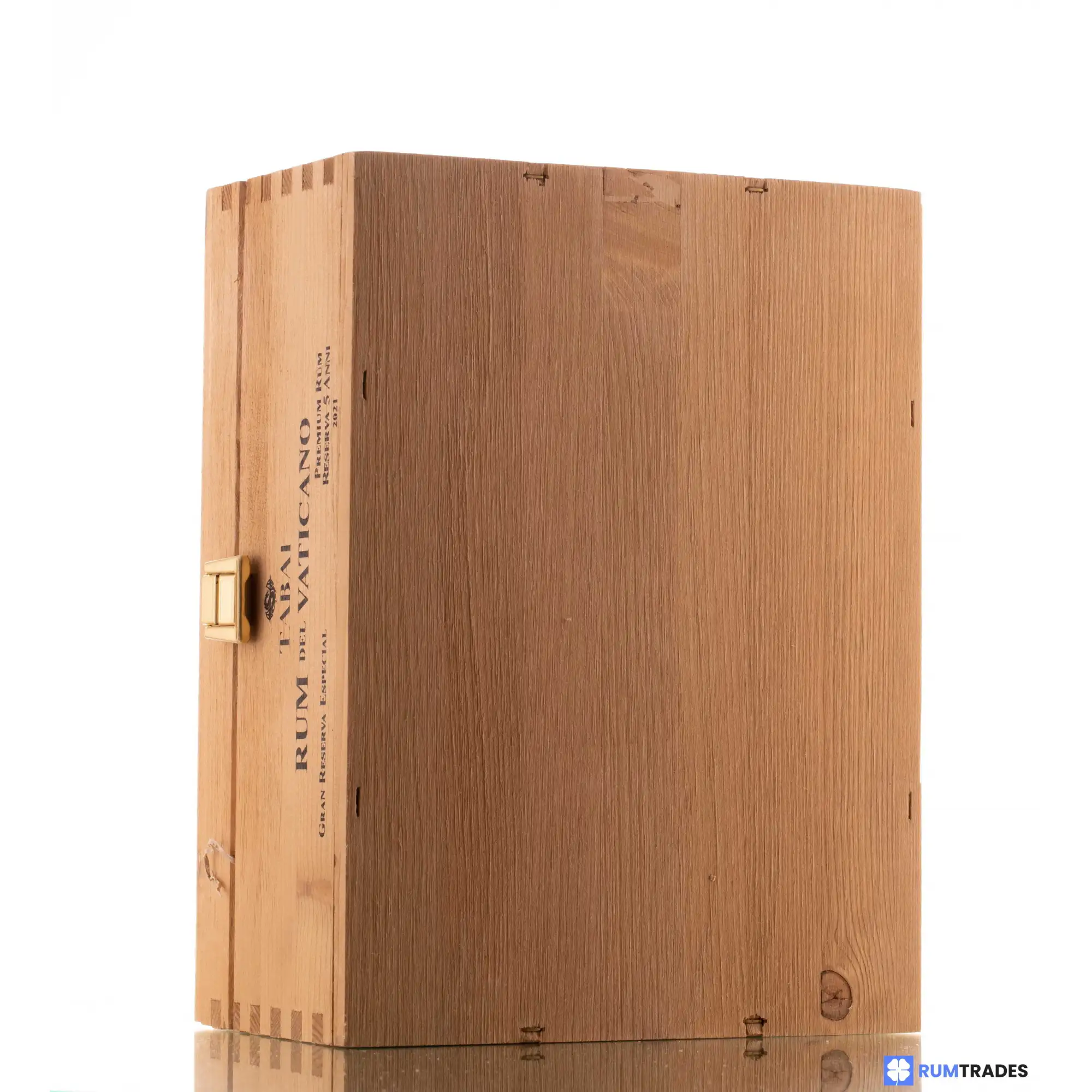 Hochauflösendes Bild von Tabai Reserva Espicial - Rum del Vaticano 2016