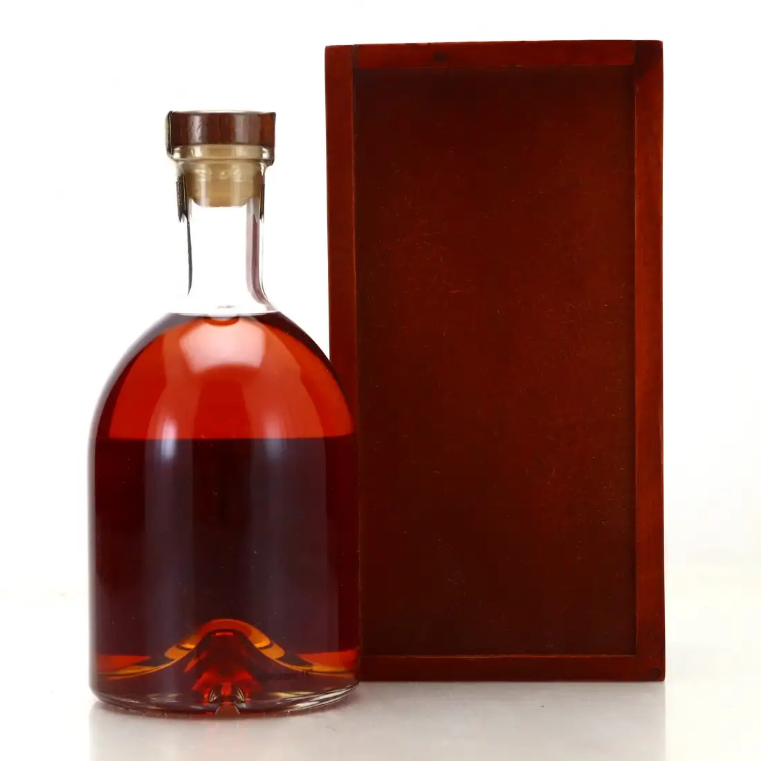 Hochauflösendes Bild von Tarlac Distillery Corp. Luisita Single Barrel Single Estate 2015