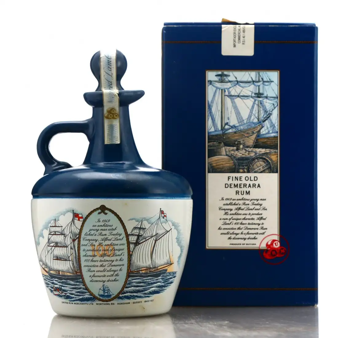 Hochauflösendes Bild von Alfred Lamb‘s Lamb‘s Lamb's 100 Navy Rum HMS Warrior (1980s)