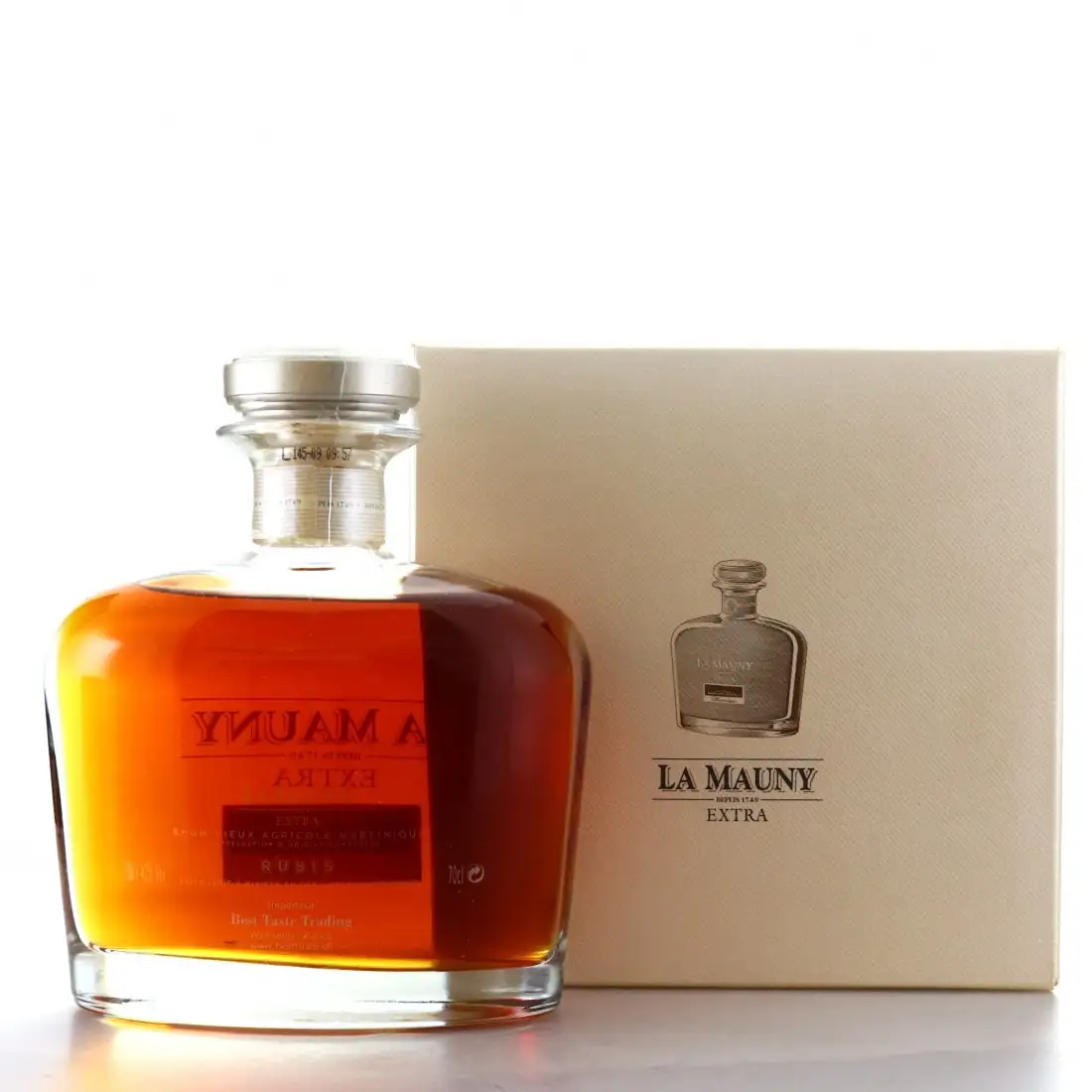 Hochauflösendes Bild von Maison La Mauny Extra Rubis Rhum Vieux agricole