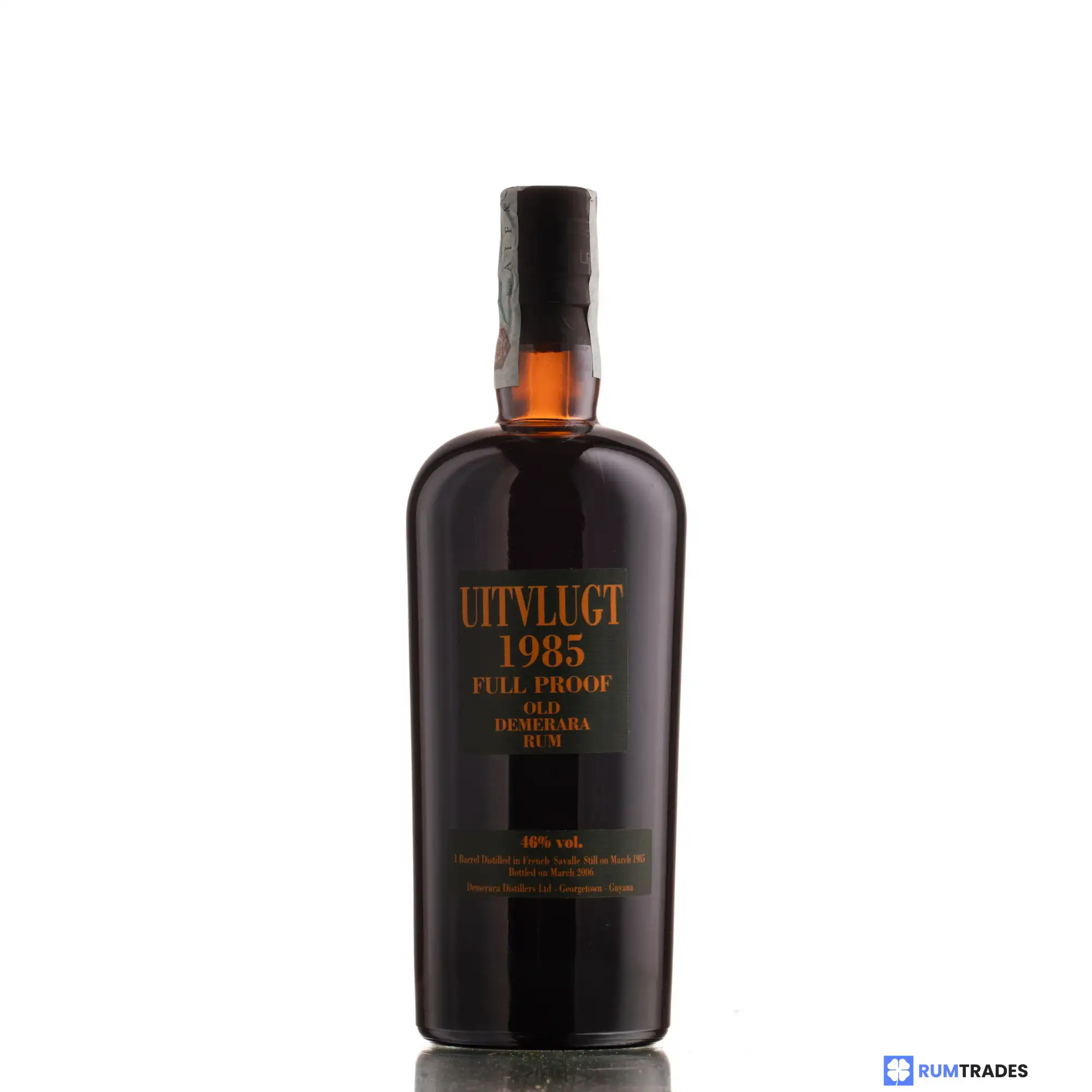 Hochauflösendes Bild von Velier Uitvlugt Old Demerara Rum ICBU 1985