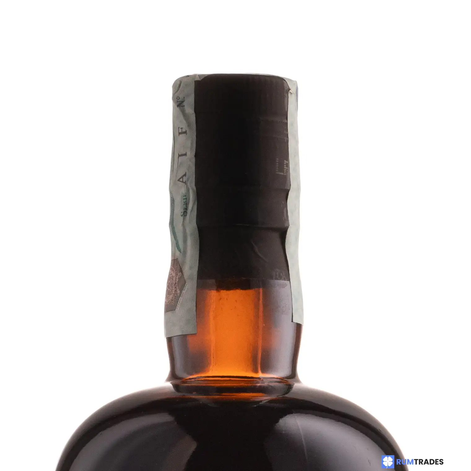 Hochauflösendes Bild von Velier Uitvlugt Old Demerara Rum ICBU 1985