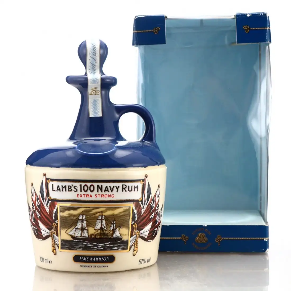 Hochauflösendes Bild von Alfred Lamb‘s Lamb‘s Lamb's 100 Navy Rum HMS Warrior